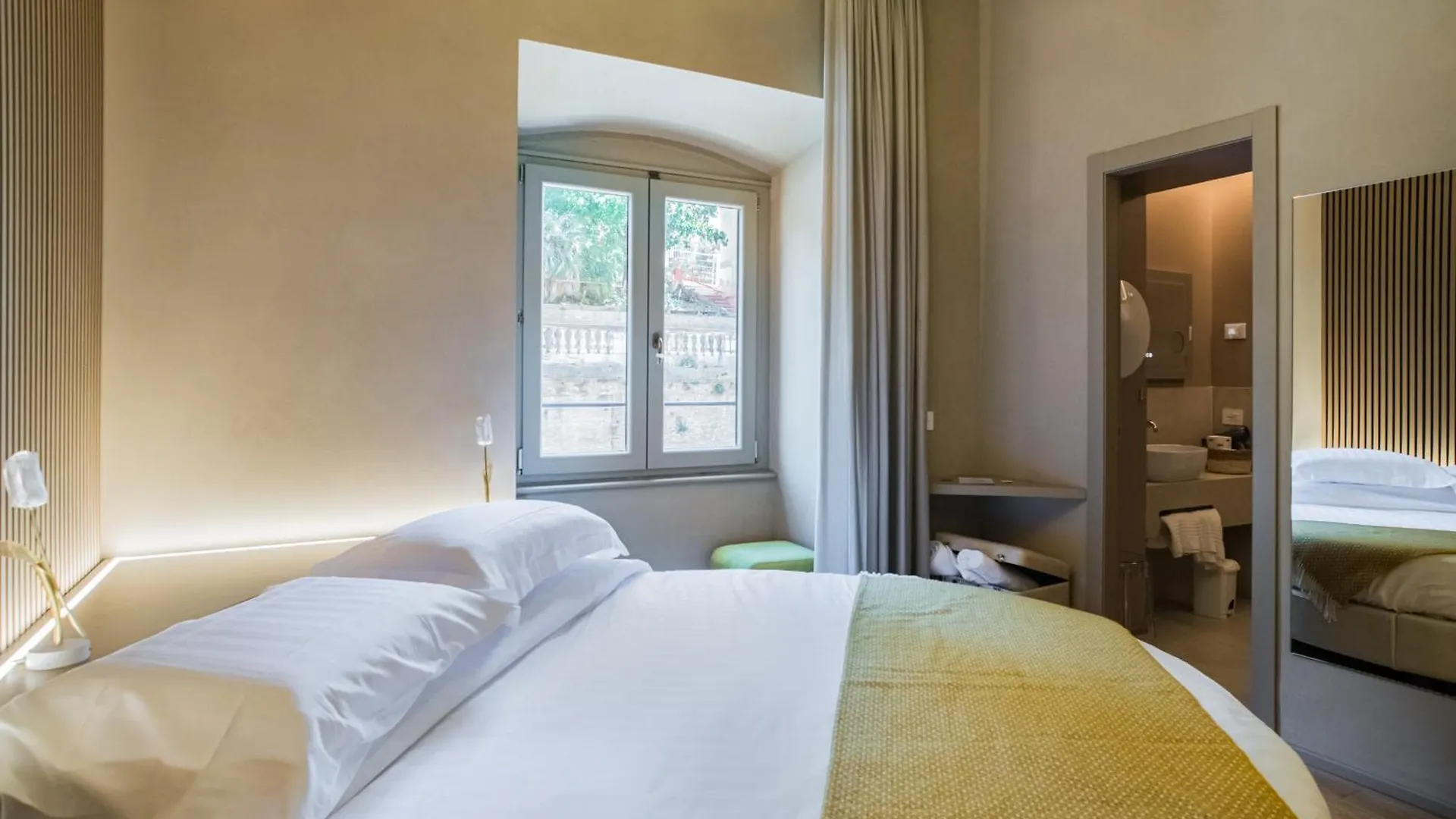 163 Boutique Hotel Рим 0*,  Италия